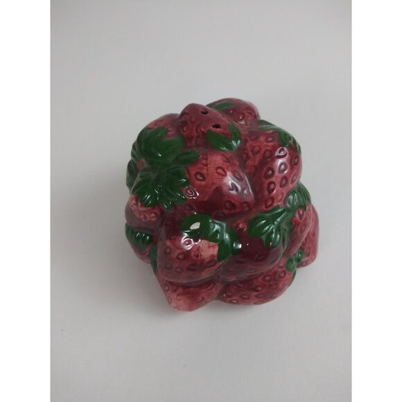 Vintage Basket Of Strawberries Salt & Pepper Shakers - Picture 11 of 11
